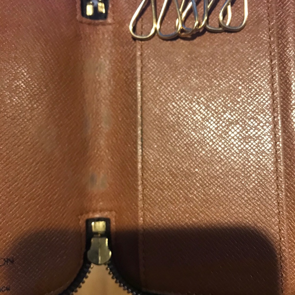 Authentic Louis Vuitton Monogram Key Case - Picture 5 of 11